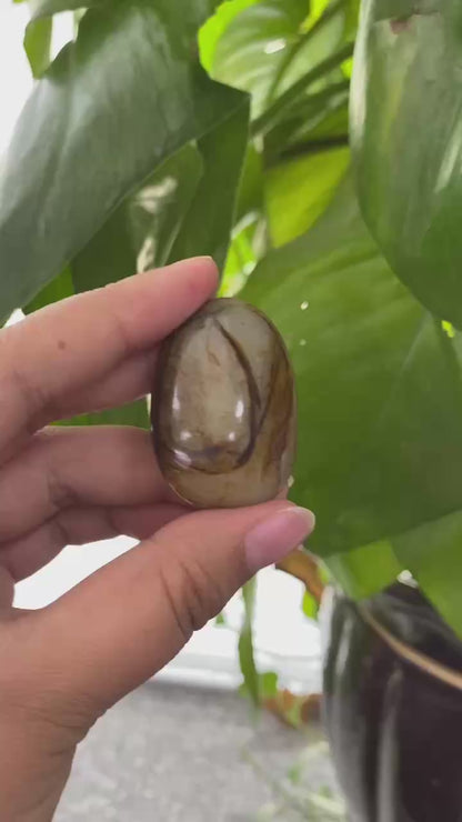 和田玉-红皮青白肉籽料挂件
