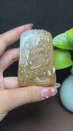 新疆和田玉且末糖白羊脂玉龙牌山水