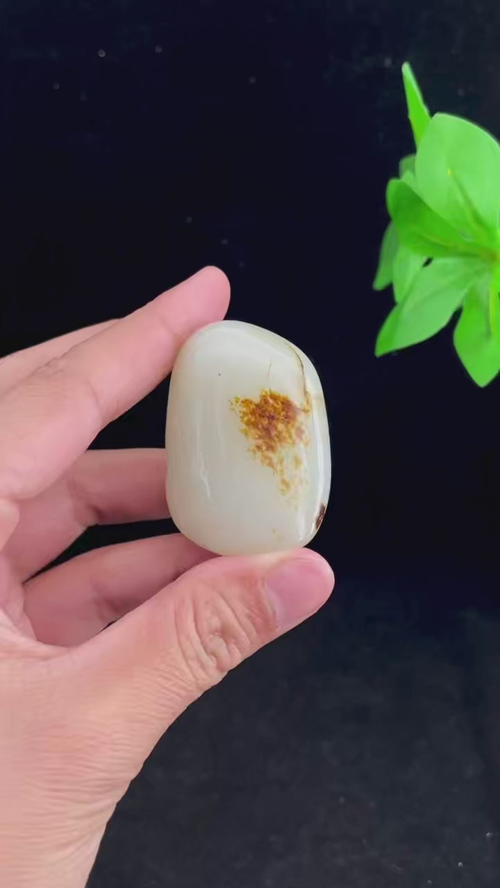 和田玉黄皮籽料挂件（41.4g）