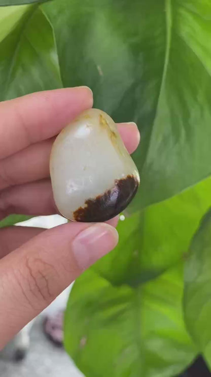 和田玉-聚红皮带洒金皮白肉籽料挂件