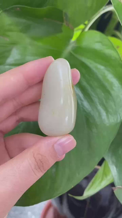 【超值推荐】和田玉-洒金皮白肉籽料挂件