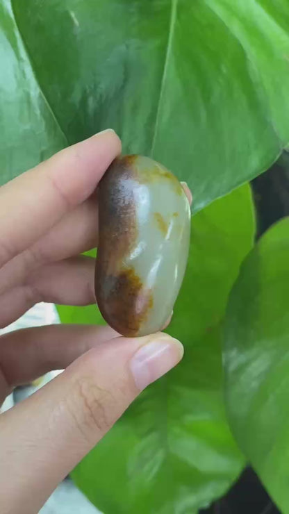 和田玉-聚红皮青白肉籽料挂件
