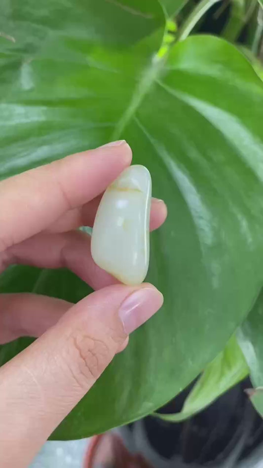 【超值推荐】和田玉-淡淡的黄皮白肉籽料吊坠籽