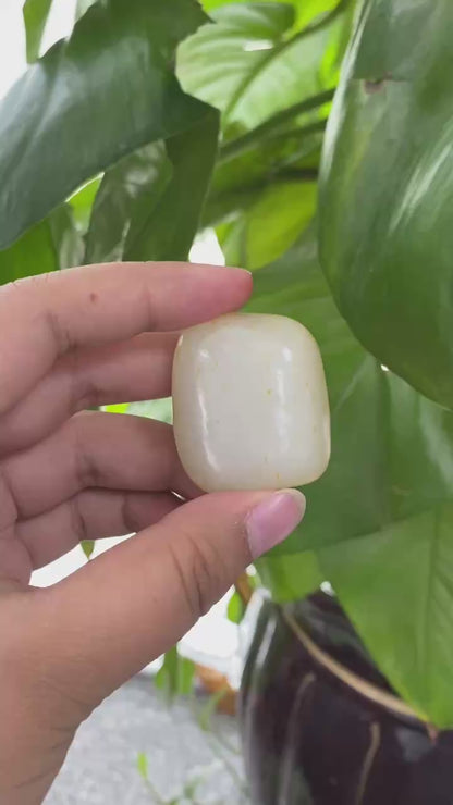 和田玉-洒金皮白肉籽料挂件