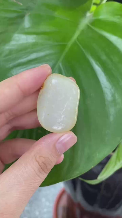 【超值推荐】和田玉-洒金皮白肉籽料挂件