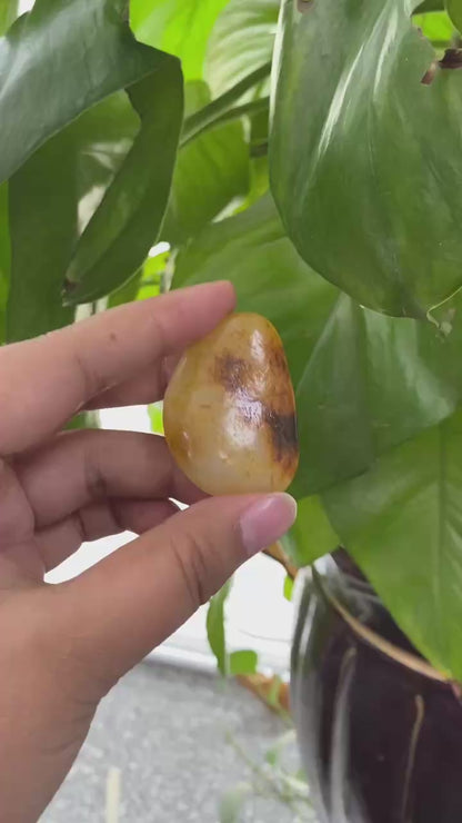 和田玉-洒金皮白肉籽料挂件