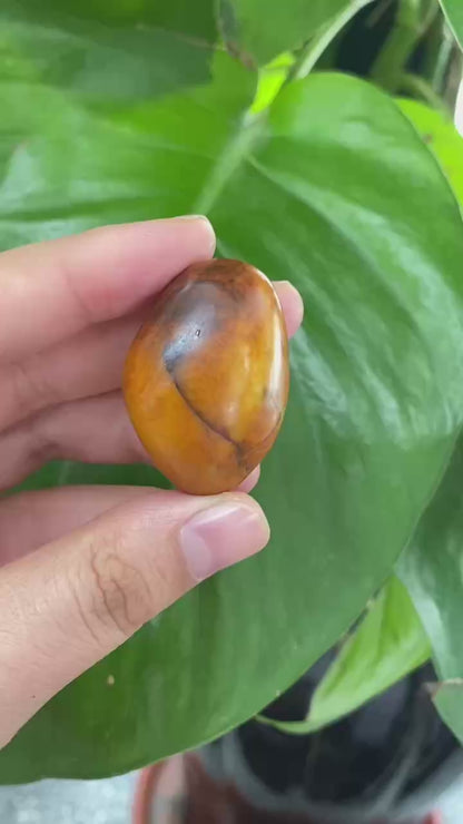 和田玉-黄沁皮漏白肉籽料挂件