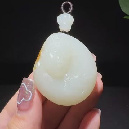 和田玉籽料观音挂件