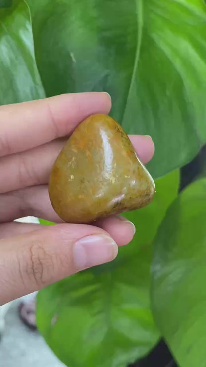 和田玉-洒金皮白肉籽料挂件