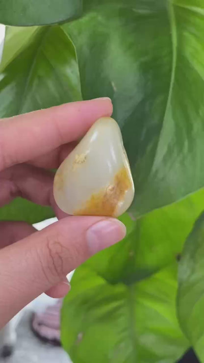 和田玉-黄皮白肉籽料挂件