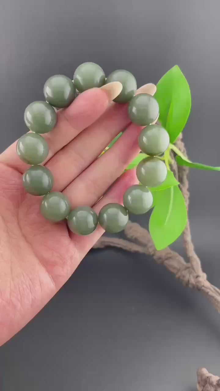 【超值推荐】和田玉沙枣青手串