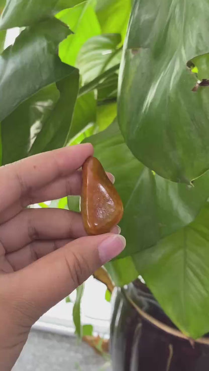 和田玉-黄沁皮漏白肉籽料原石