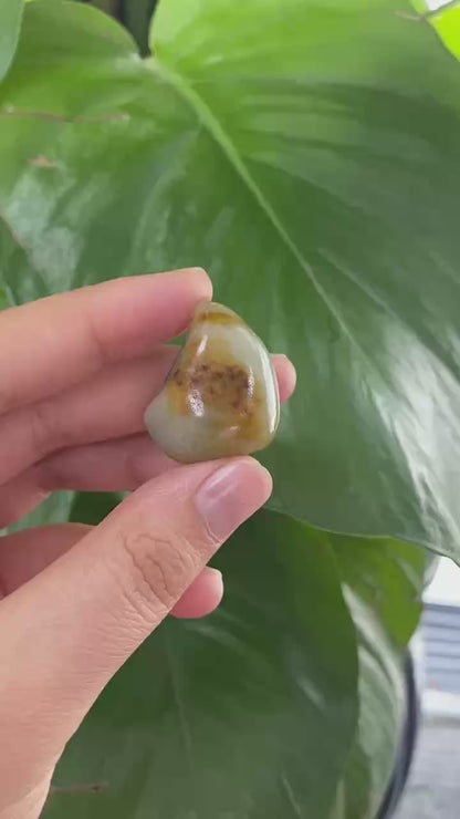 【超值推荐】和田玉-聚黄皮青白肉籽料吊坠籽