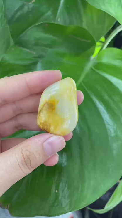 【超值推荐】和田玉-黄皮白肉籽料挂件